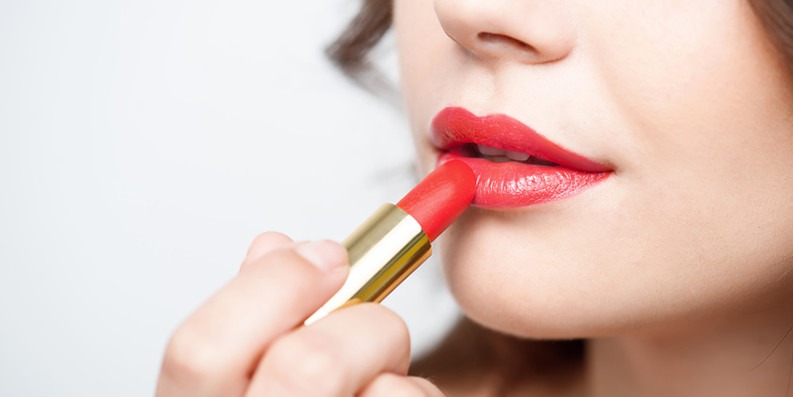 Lippenstifte haben auch Pflegeeigenschaften ... schon gewusst?